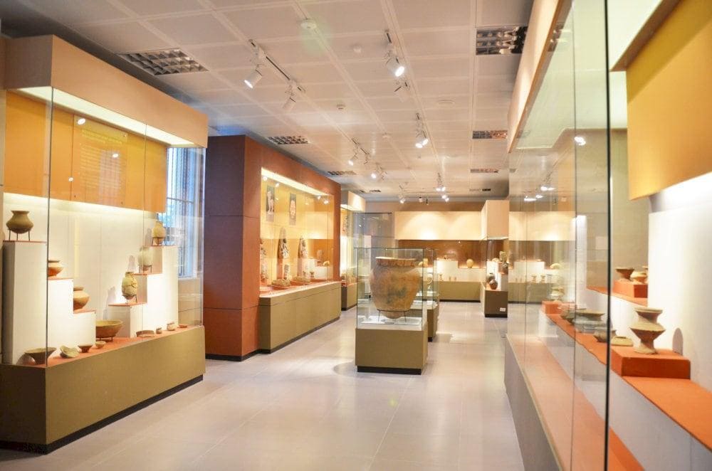 Khu trưng bày chuyên đề gốm Sa Huỳnh tại Bảo tàng (Nguồn: Bảo tàng điêu khắc Chăm Đà Nẵng)